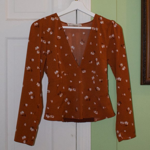Abercrombie Women's Long-Sleeve Deep-V Top in Dark Orange Floral - Picture 4 of 5